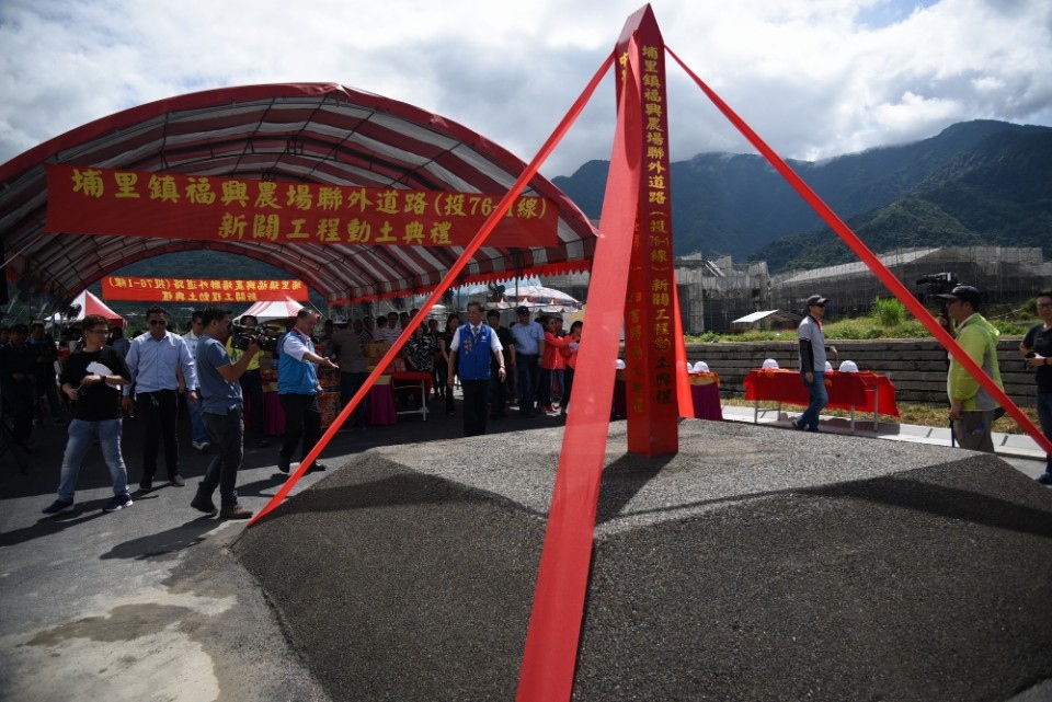 林明溱主持福興溫泉區聯外道路動土典禮。(記者張光雄翻攝)