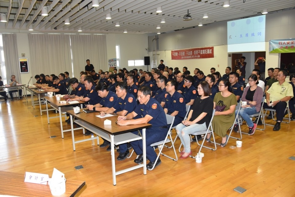 呷甜過生日！解決同仁心聲「饗溫馨」！。(記者劉明福翻攝)