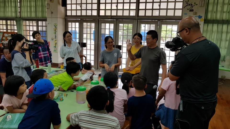 圖文：水規所結合在地五福國小發展排水路環境教案「水邊樂校」。（黎家興/提供）