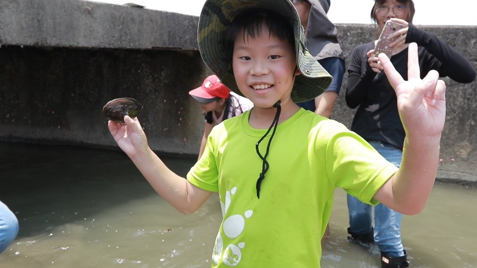 圖文：水規所結合在地五福國小發展排水路環境教案「水邊樂校」。（黎家興/提供）