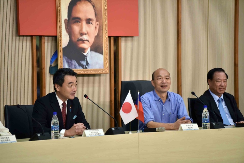 日本自民黨青年局長暨眾議員佐佐木紀率員拜會 韓國瑜盼與日友誼更緊密堅定。(記者劉明吉翻攝)