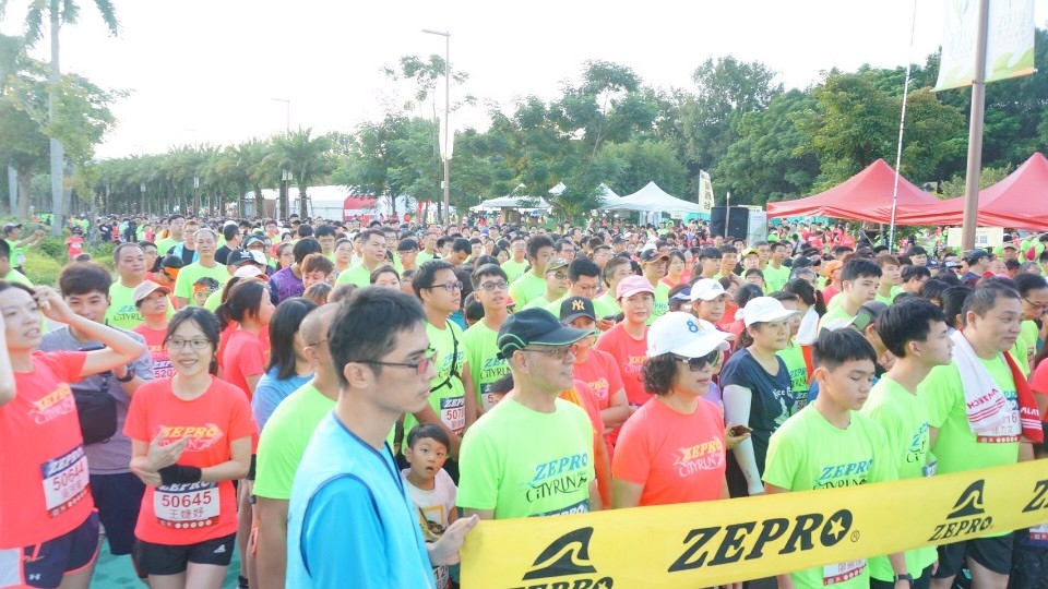 ZEPRO RUN城市路跑台中登場 吸引6000選手參賽。(記者白信東翻攝)