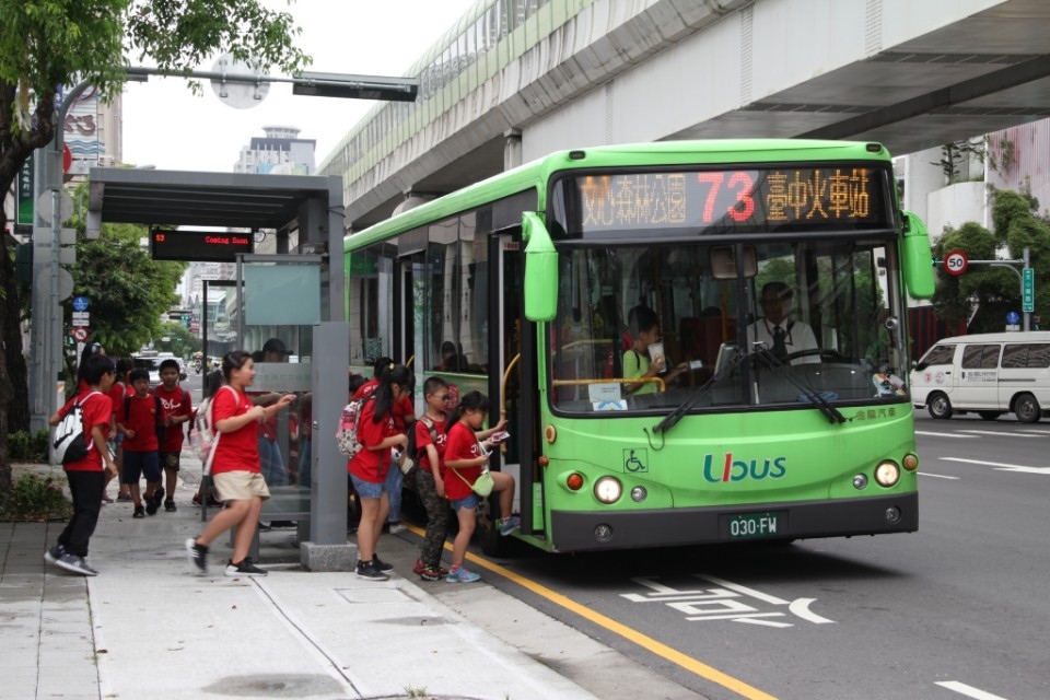 改善誤點脫班 中市這招讓公車按表操課。(記者陳信宏翻攝)