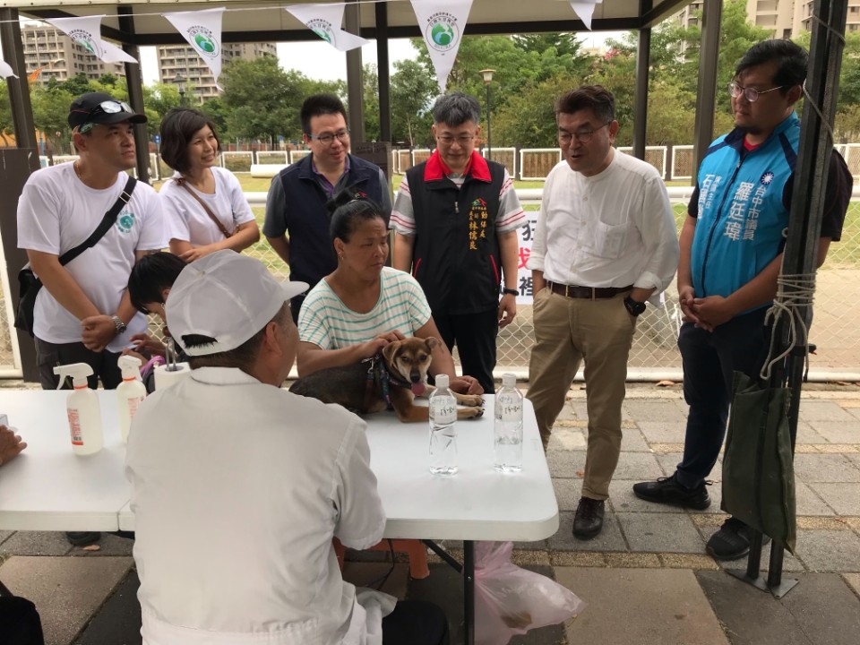 響應世界狂犬病日 中市動保處這樣做。(特派員孫崇文翻攝)