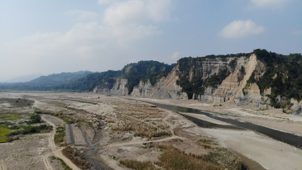 小黃山生態風景區西岸山壁美景。(記者陳金泉翻攝)