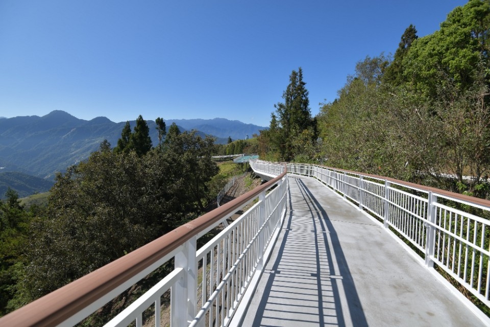 清境高空觀景步道二期開幕 觀光首都再造高人氣。(記者張光雄翻攝)