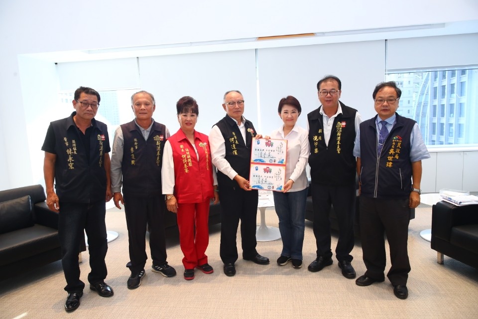 新港奉天宮率團拜會 盧市長盛邀參與2020台灣燈會。(記者陳信宏翻攝)