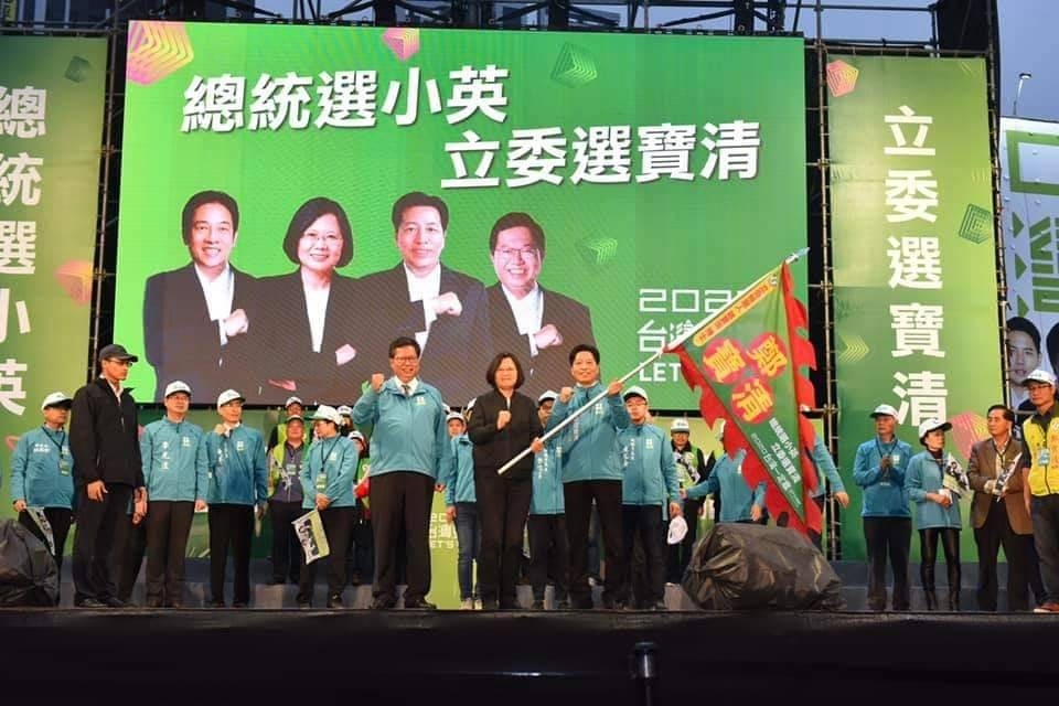 圖文：鄭寶清立委競選總部成立蔡英文總統到場加油。（記者蘇杉郎/攝影）