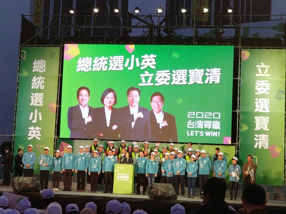 圖文：鄭寶清立委競選總部成立蔡英文總統到場加油。（記者蘇杉郎/攝影）