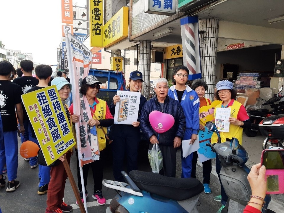 阿罩霧反毒踩街向前行 勇敢向毒品SAY NO。(特派員孫崇文翻攝)