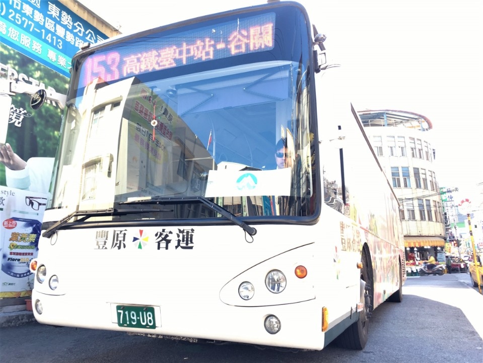 台中雙十公車春節上路 搭公車暢遊山海屯。(記者林俊維翻攝)