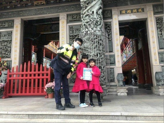 圖文：台中市警局防疫總動員第一線執勤員警都要配戴口罩。（孫崇文攝）