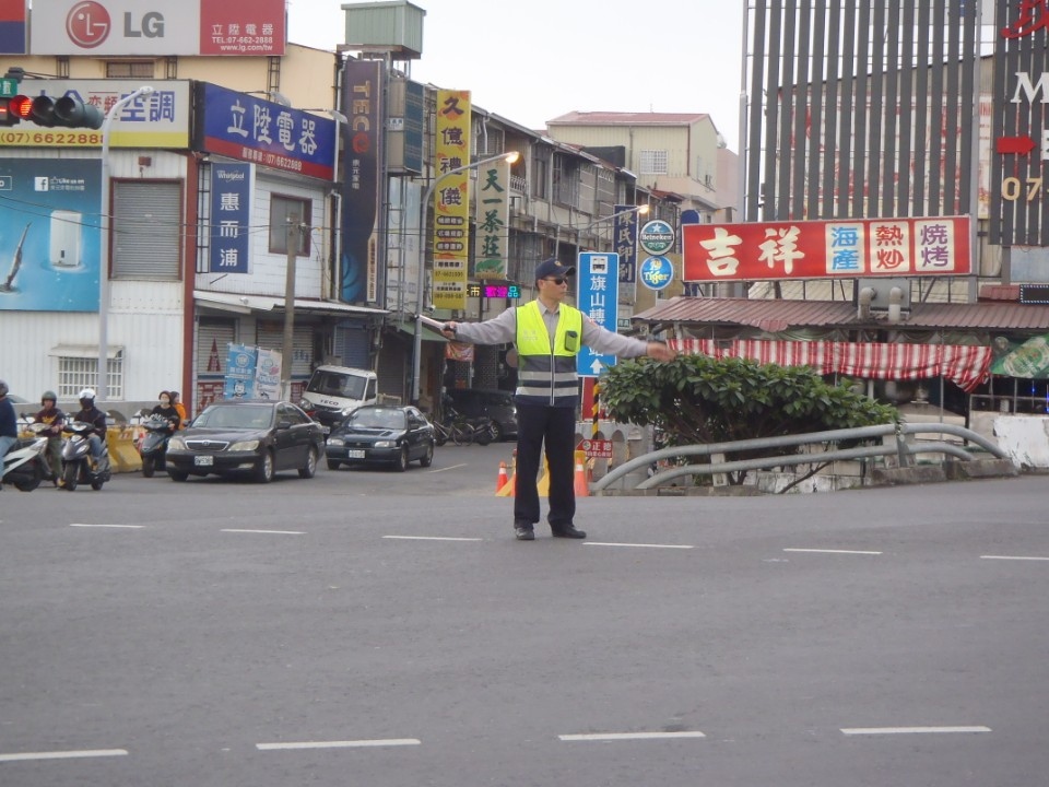 228連假旗警交通大執法 維護用路人安全。(記者張文晃翻攝)