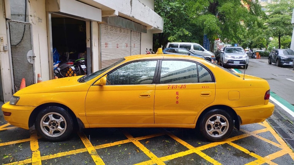 第二波計程車汰舊換新補助開跑 車齡10年以上最高補助35萬。(記者林俊維翻攝)