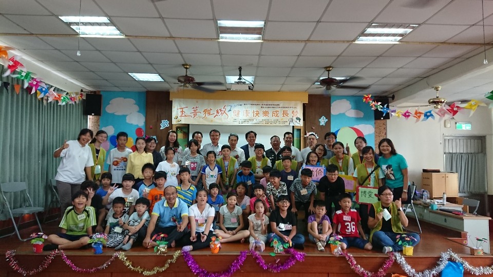 雲科大無人機自走車，偏鄉孩童笑呵呵崑山科技大學黃悅民副校長。（記者張達雄攝）