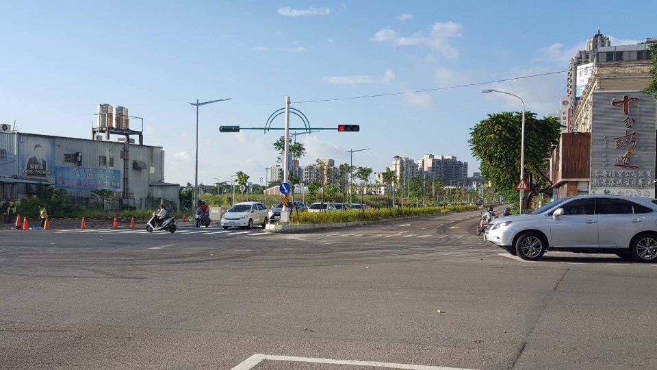 松竹路提前恢復雙向通車。(記者林俊維翻攝)