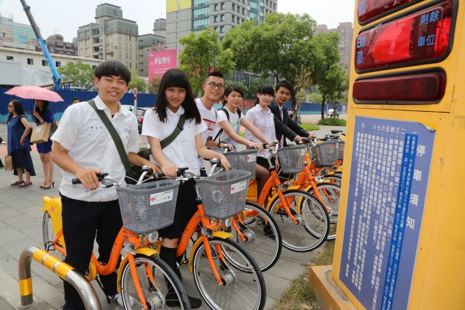 響應922國際無車日 騎「鐵馬」拿限量好禮。(記者白信東翻攝)