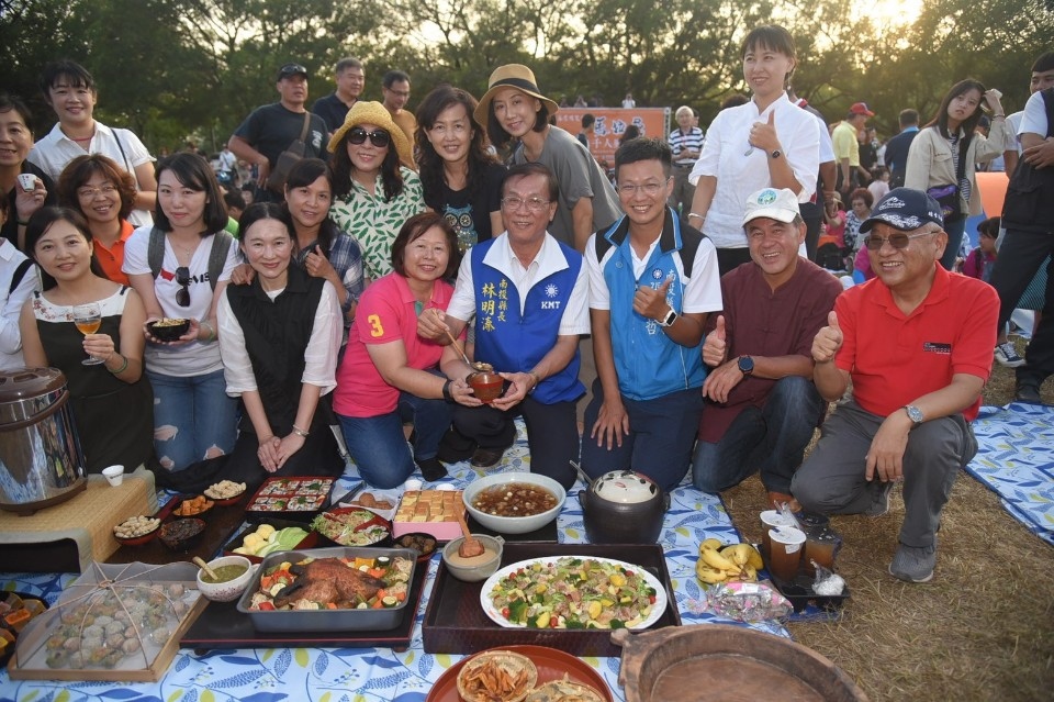 南投茶博千人野餐搶手 林縣長明年加碼100席