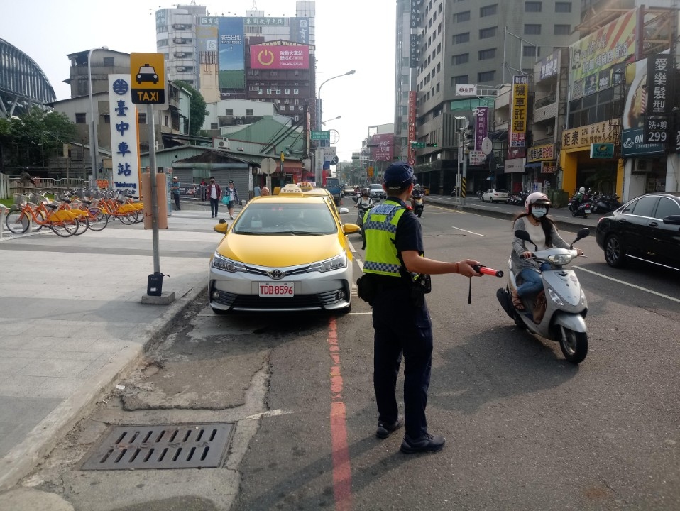 國慶連續假期 警第三分局加強交通疏導、執法。(記者林俊維翻攝)
