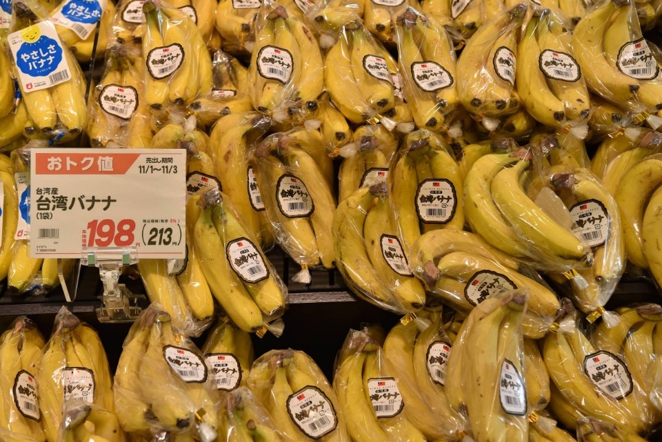 國產香蕉於日本超市上架。(記者張光雄翻攝)