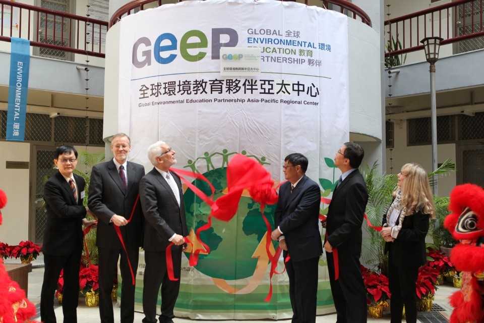 全球環境教育夥伴亞太中心台中揭牌 台、美合作抗氣候變遷。(記者林志強翻攝)