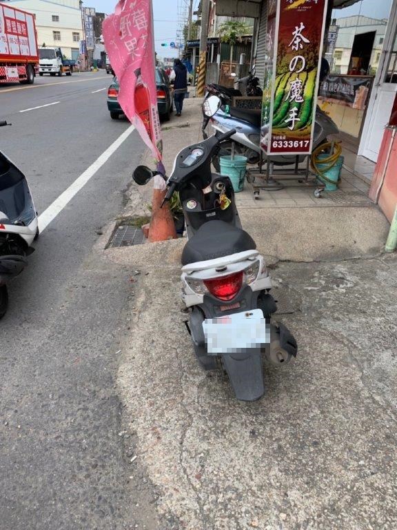 趕著上班差點因小失大 阿蓮警奔波探訪解危機。(記者劉明吉翻攝)