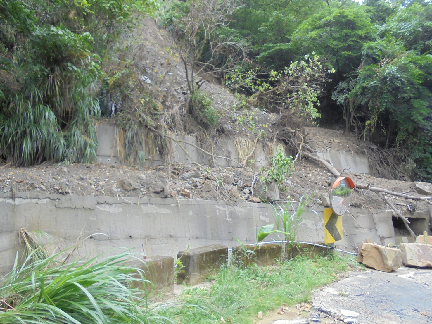 改善太平區牛角坑溝邊坡崩塌 復建工程獲在地居民肯定。(特派員孫崇文翻攝)