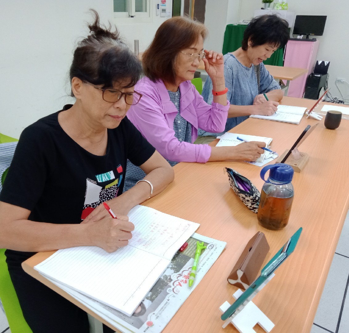 中市家庭教育中心志工培訓 助越南新住民在台生活。(記者白信東翻攝)