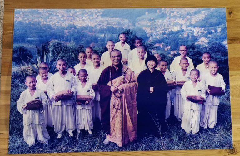 菩薩寺住持慧光法師進入尼泊爾山區開辦菩薩沙彌學院。
