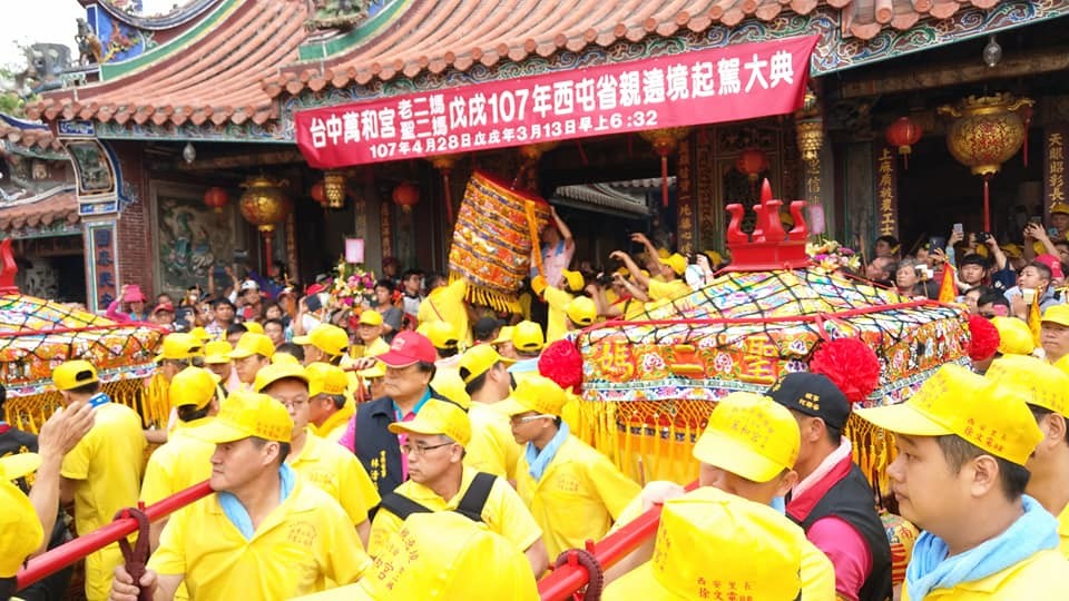 民國107年，萬和宮老二媽西屯省親遶境起駕盛況。〔資料照片〕