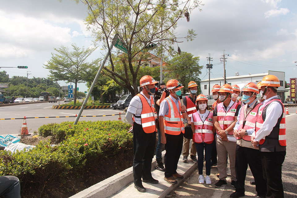 黃偉哲視察國道3號關廟交流道聯絡道銜接台19甲路口改善工程