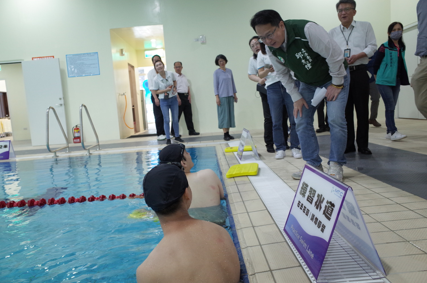 邱志偉爭取！北高雄三區迎來安全游泳新據點，孩童學習游泳無障礙！