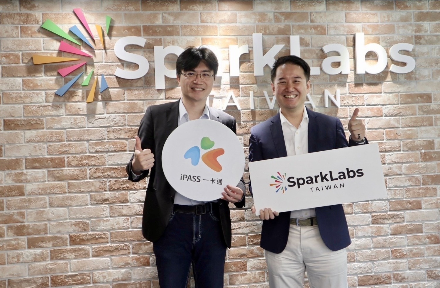 iPASS一卡通攜手SparkLabs Taiwan 新創加速器，共創金融科技新里程碑！