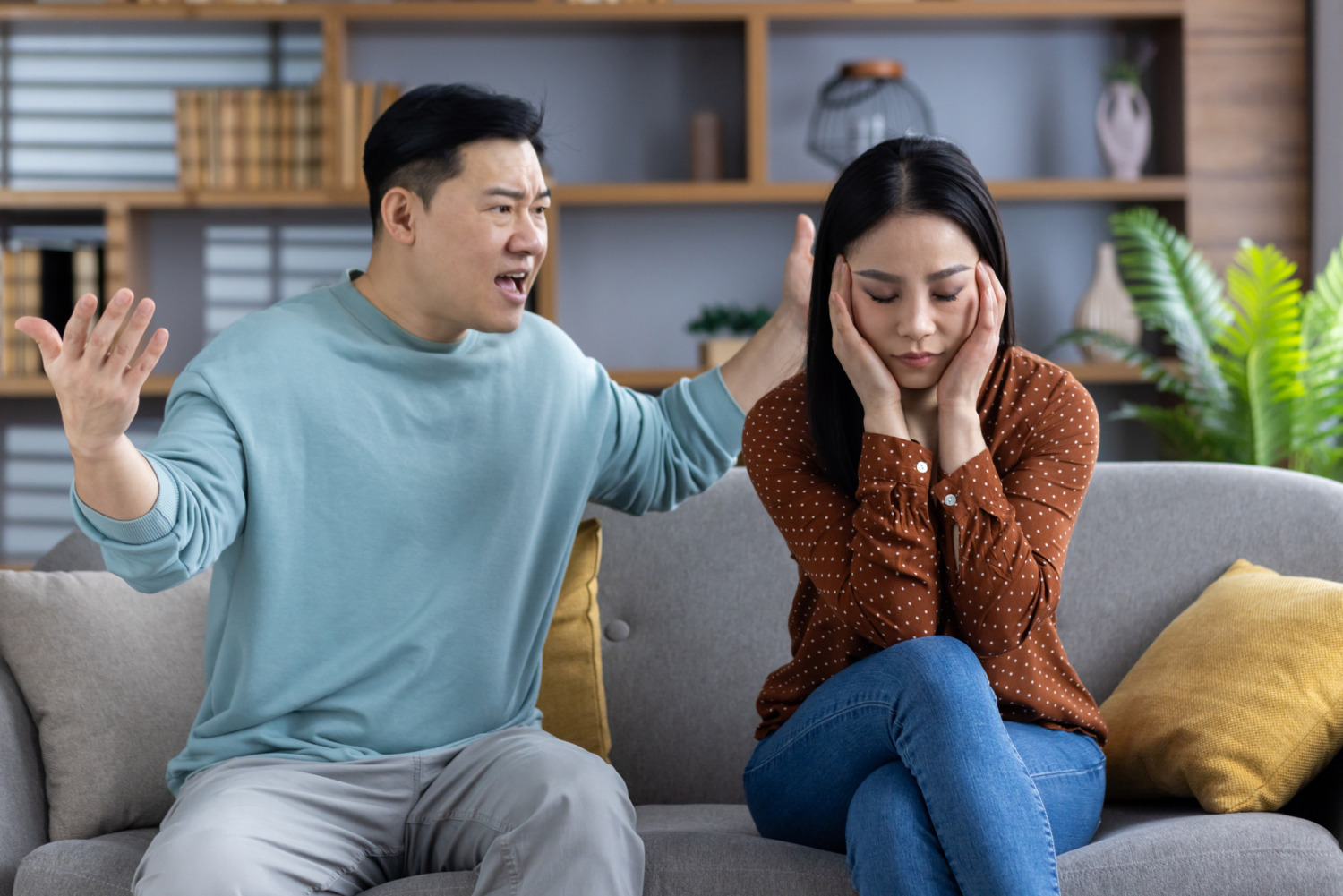 如果夫妻之間已經沒有一起生活的默契了，出現吵架和外遇的情況，千萬不要因為利益上的盤算繼續維持假面夫妻的表象。此為示意圖。圖/123RF圖庫