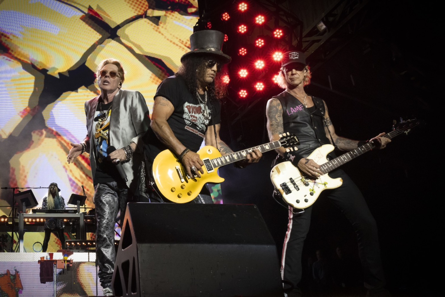 Guns N’ Roses 樂隊成員包括 Axl Rose（主唱、鋼琴）、Duff McKagan（貝斯手）和 Slash（吉他）。圖/主辦單位提供