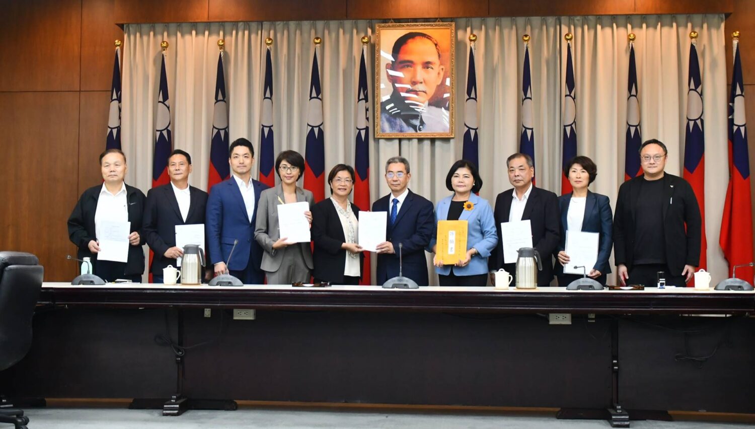 彰化縣補助款被刪減51.7億　王惠美赴行政院遞交訴願書