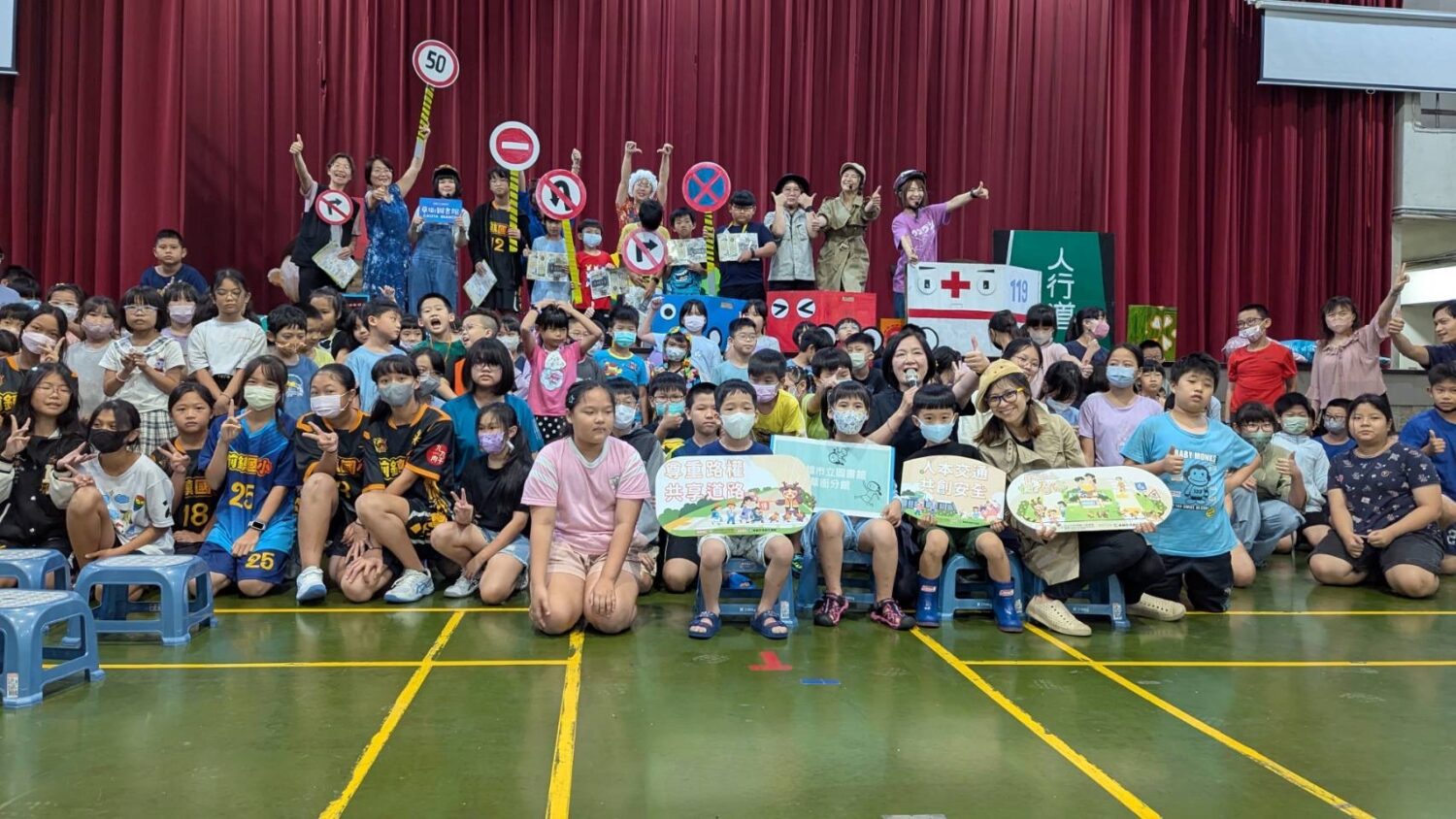 高市圖草衙分館故事劇進校園！交通安全融入閱讀素養