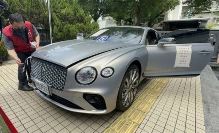 兩輛千萬名車首拍流標          八月五日將進行第二拍
