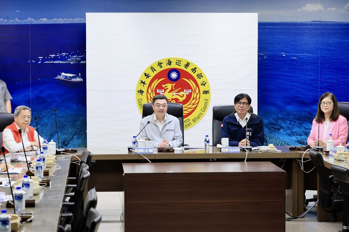 陪同卓揆視察興達港海巡基地工程   陳其邁感謝中央協助