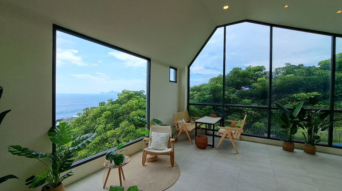 九號咖啡石城館(峭壁小屋)。圖/交通部觀光署東北角及宜蘭海岸國家風景區管理處提供