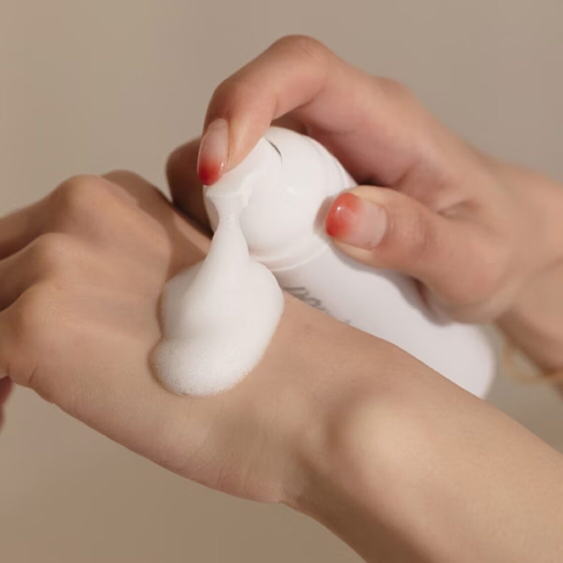 私密潔淨慕斯|細緻綿密的泡沫,溫和帶走污垢,實現真正的私密潔淨呵護