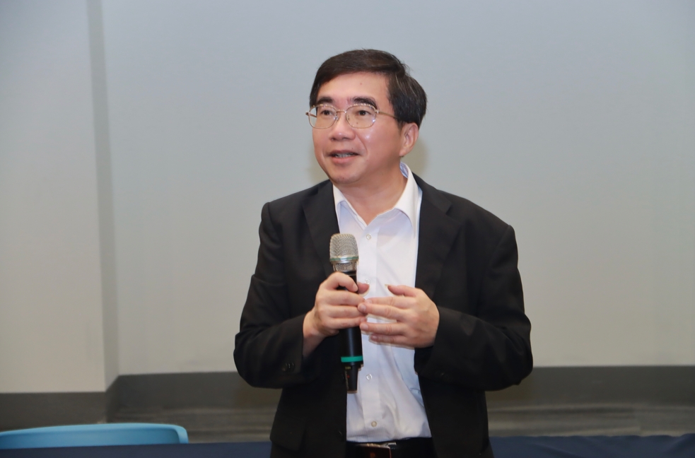農糧署陳啓榮副署長主持花卉產業座談會。圖/農業部提供