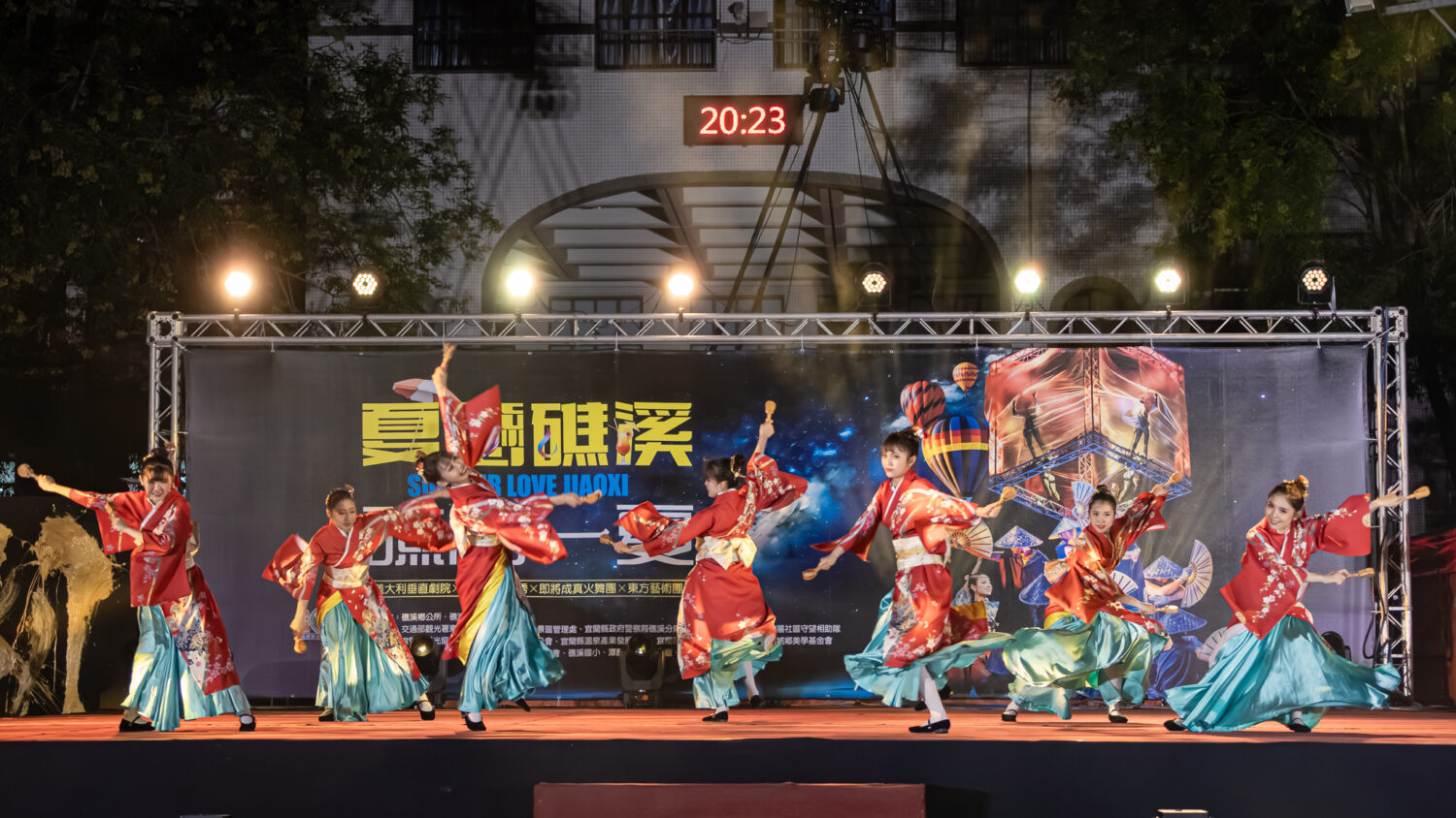 東方藝術團帶來氣勢磅礡的《千手鼓》和優雅細緻的《日本舞》二大精彩舞碼。圖/礁溪鄉公所提供