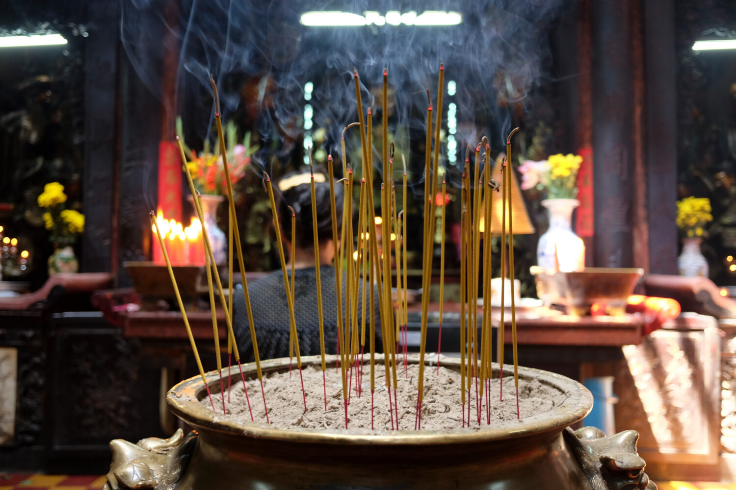 平日存善念，做好事，或者到廟裡祈福，自然神佛會來保佑，鬼月也跟平常日一樣。圖/123RF圖庫