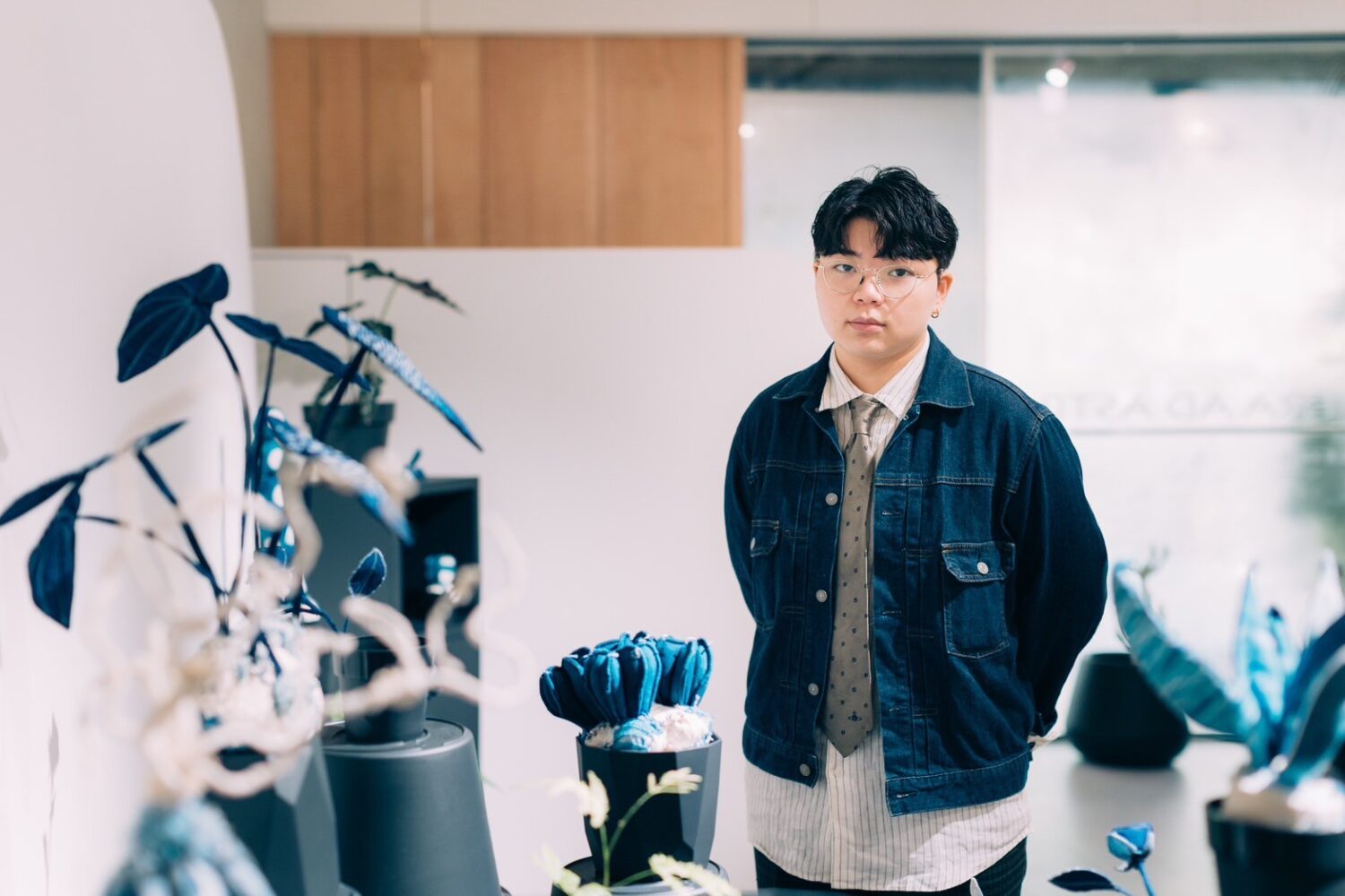 藝術家伍品潔擅長以軟雕塑與手工縫製物件探討安置、記憶與遷移議題。圖/杉畝藝術提供