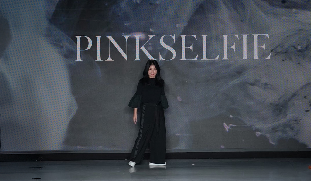 品牌創辦人兼創意總監Sammy Wang憑藉十年國際時尚經驗，賦予服裝成為女性表達自信與內在力量的語言。圖/PINK SELFIE提供