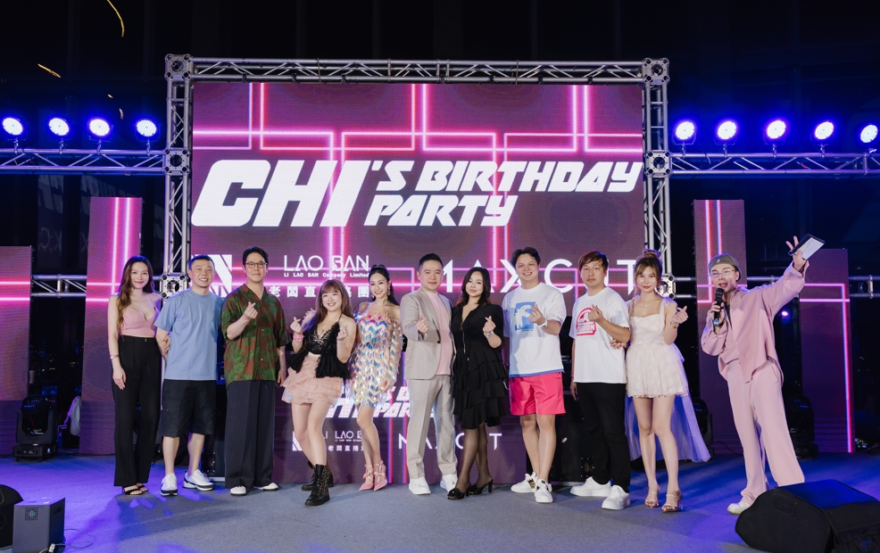 李老闆直播集團在台中為億萬直播主柒柒花媽打造豪華生日派對,全場氣氛高潮不斷。圖/李老闆直播集團提供