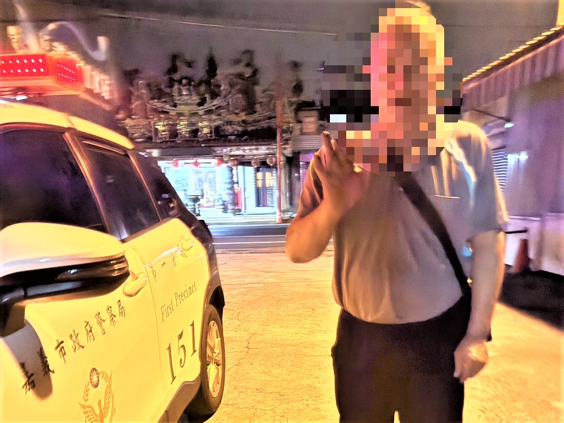 外出迷途身體虛脫　北鎮警協助老翁返家