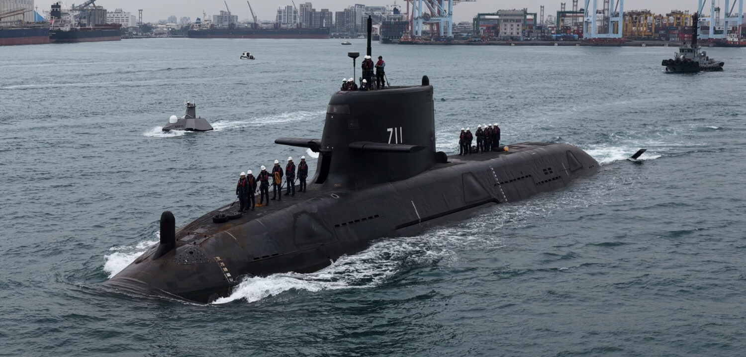 台船「海鯤軍艦」第四次浮航測試成功！國艦國造再創里程碑