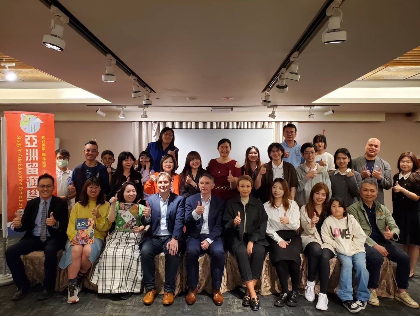 由各校代表提供第一手留遊學資訊，歡迎現場或預約諮詢。圖為亞洲留學展歷年展會熱潮。圖/富蘭克林國際教育提供